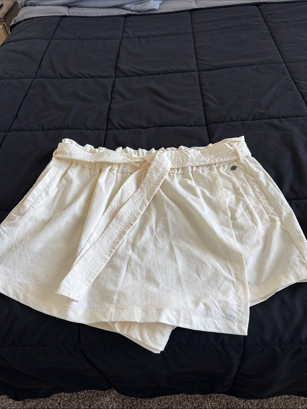 CALIA by Carrie Underwood Cream Belted Skort